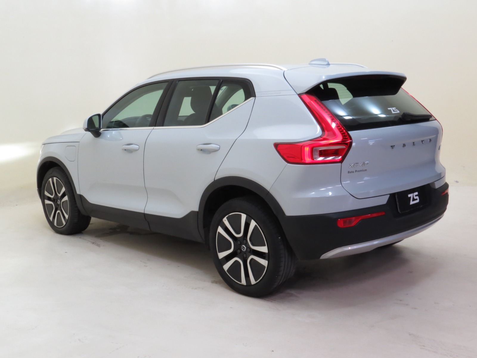 XC40 MOMENTUM 1.5 T5 RECHARGE GEARTRONIC